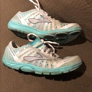 Brooks size 8